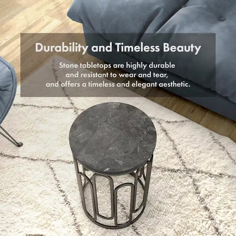 Table d'appoint ronde moderne avec un plateau en marbre et une base décorative en métal robuste.