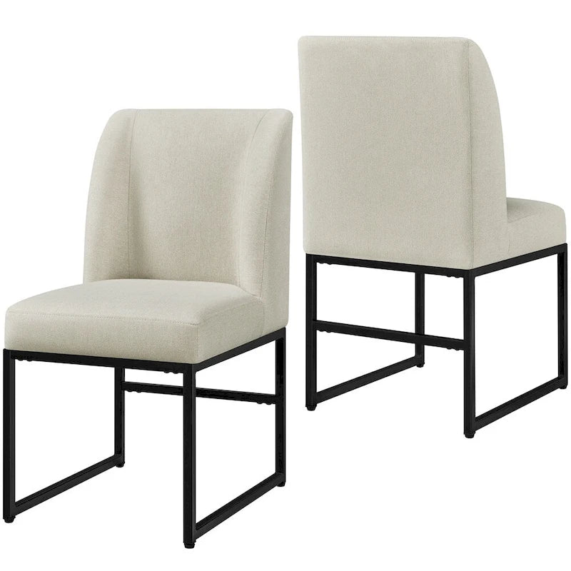 Deux chaises de salle à manger rembourrées modernes avec pieds en métal, beiges.